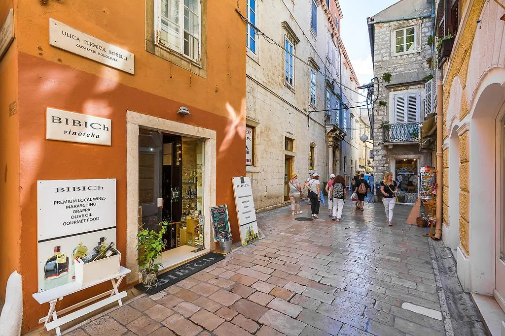 DeZign Superior Apartments&Rooms Zadar 4*,